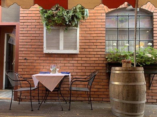 Cute and fun alley dining space.