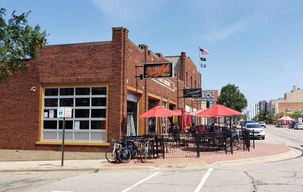 Beautiful August late afternoon for a business meeting beer. Impressed with this establishment and the nice feel - indoors or out. Cheers!