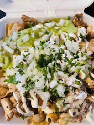 Nachos w/ pollo--great quality chicken meat!