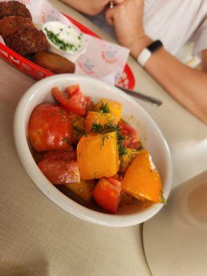 Heirloom tomatoe salad