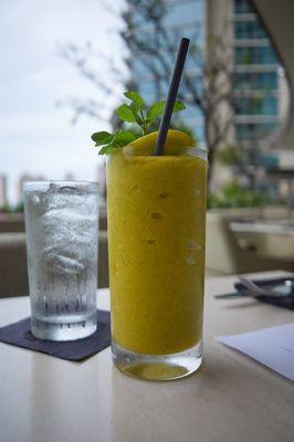 "Mo'betta Mojito" (matusalem silver rum, mango, lime, mint)