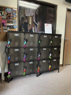 Lockers to place your Apple Watch / cell phones / purse