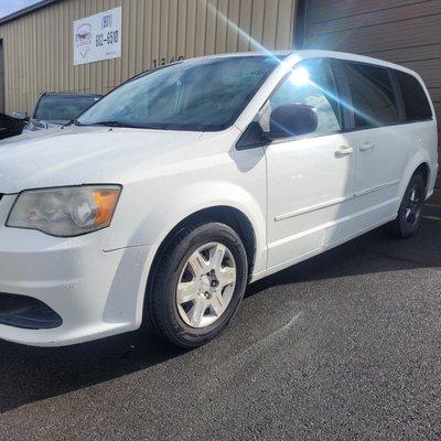 2012 DODGE GRAND CARAVAN SE
109,427 miles
3.6L 6CYL FLEX FUEL CAPABILITY
Front Wheel Drive 
Stow away seats. Great for work or family!