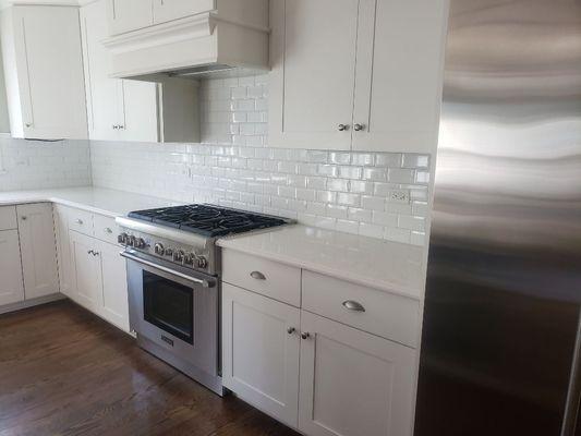 Kitchen  cabinet and quartz coutertop