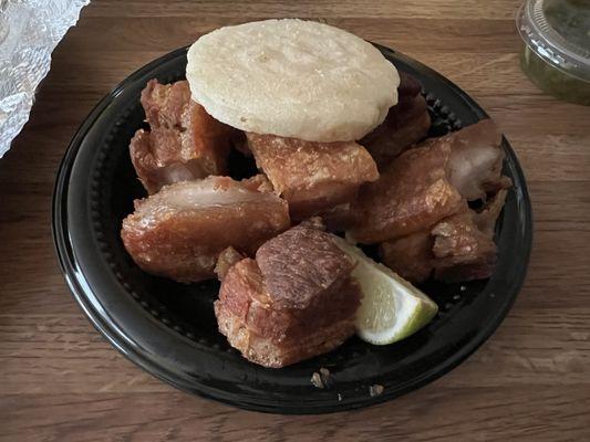 Chicharrn con Arepa