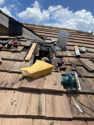 Rotten wood replacement in a tile roof