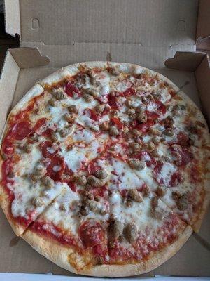 Carnivore pizza - Sausage, Pepperoni, Meatballs