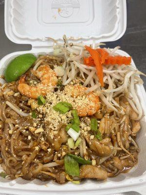 N2. Pad Thai with Chicken and Shrimp.