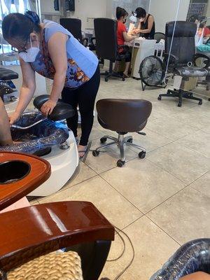 been sitting in the chair for a good 10 minutes, new customer come in and took her first