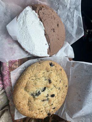 Half moon & lemon blueberry cookie