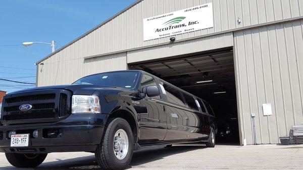 SUV limo; Packer Game limo