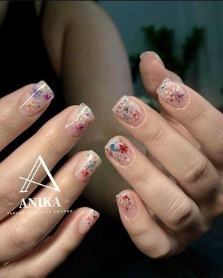 Japanese structure gel with glitter and flower design.