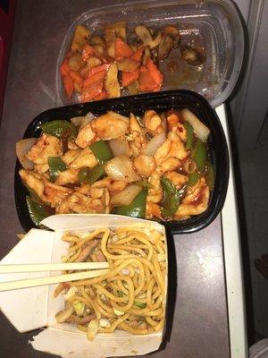 What was supposed to be the hot and spicy "shredded chicken combo" without carrots and bamboo (pulled out from tray)