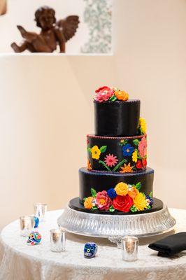 03/2023 wedding cake - photo by Luzye Photography