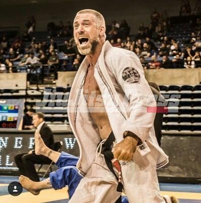 Tom Knox is a 2nd degree cleber jiu jitsu black belt and a 2016 european open and pan am champion.