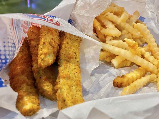 L: fried pickles  R: crinkle fries