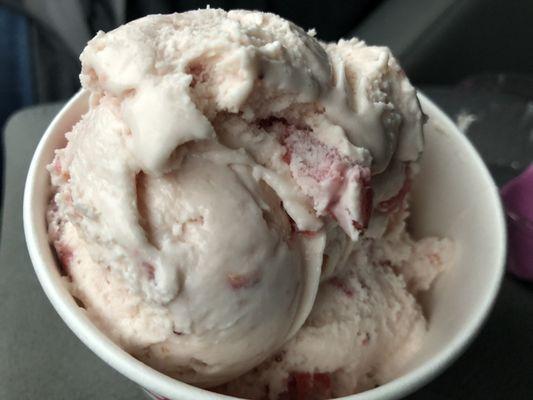 Very Berry Strawberry Ice Cream!!!