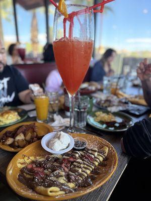 Machala crêpe with country potatoes and the giant mimosa strawberry mango