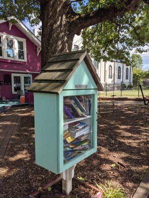 Little Free Library, 2910 Parkway Ave, Charlotte