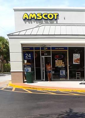 Amscot in the Pembroke Commons plaza in Pembroke Pines