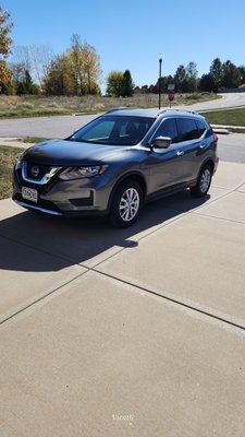 2018 NISSAN ROGUE SV. DEER STRIKE ON DRIVERS SIDE GRILL, TRIM, HOOD, AND FENDER REPLACE! PERFECT COLOR MATCH! 5 STARS!!