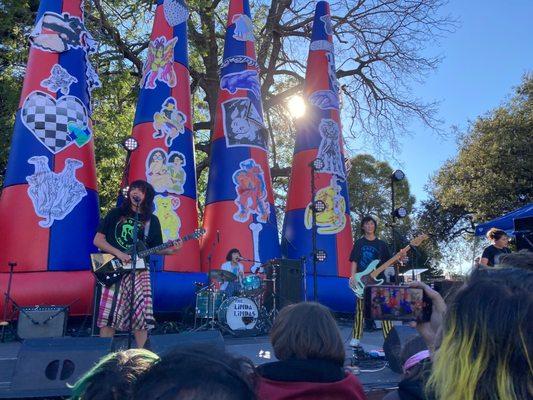 Linda lindas playing at mosswood park