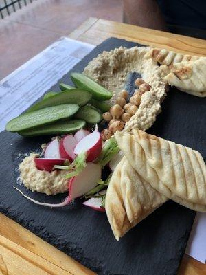 Hummus plate