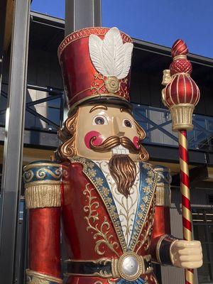 Oversized nutcracker outside of Mountain Timber Market
 © 2023 Karen Johanson