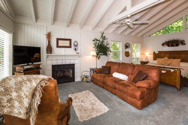 Romantic Cottages and Luxury Lakefront Suites at Beaver Lake Cottages.