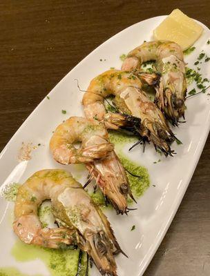 Camarones (head-on prawns, lemon parsley) flavorful yet not much meat/juice in head as typically found w/head-ons)