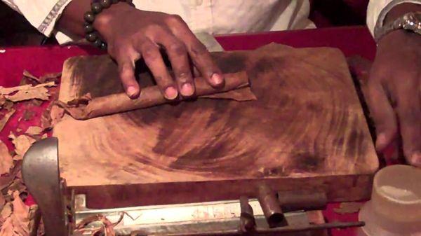 Live Cuban Cigar Rolling at Cuban Cigar Factory