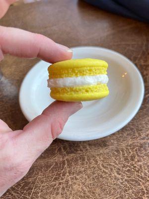 THE BEST LEMON MACARON