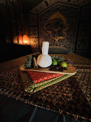 Thai Heat Herbal Compress Massage