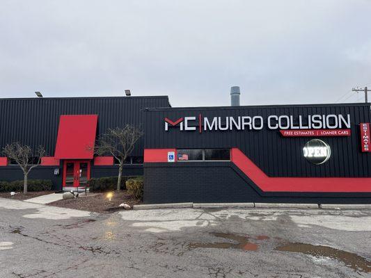 Munro collision shop