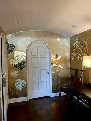 Gold leaf on gold Ombre wall with contemporary pops of dark green 3K