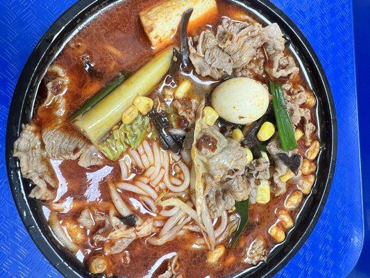 Hot and spicy soup rice noodle with beef roll