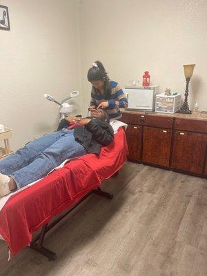 Does a wonderful job. Daughter getting ready for junior prom. Nina is my go-to technician. Love her to Hawaiian beaches and back.