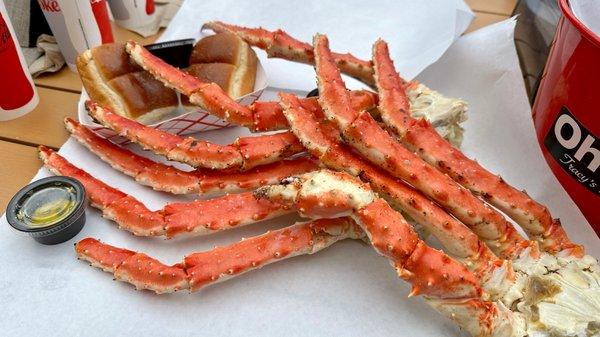 3 lbs of king crabs