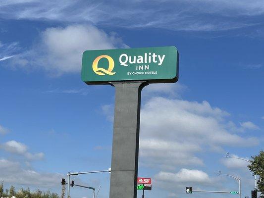 Quality Inn sign