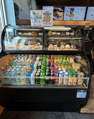 Beverage and bakery case