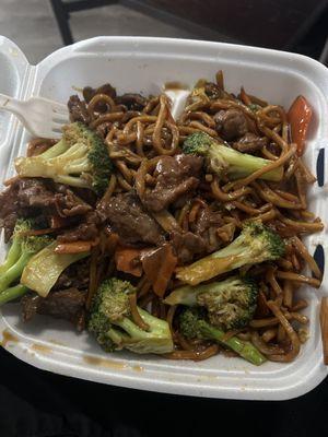 beef broccoli lunch special with lo mein