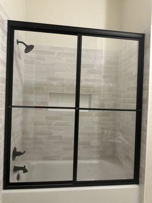 Shower door in matte black