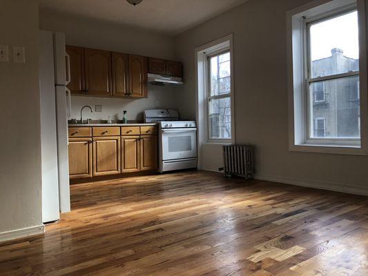 2 bedrooms apartment on Bainbridge st between Howard and Saratoga Ave.  $2,000 a month.