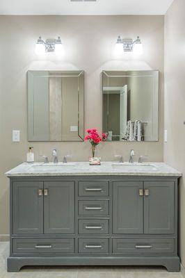 Gorgeous bathroom using our 60" square sink gray vanity!