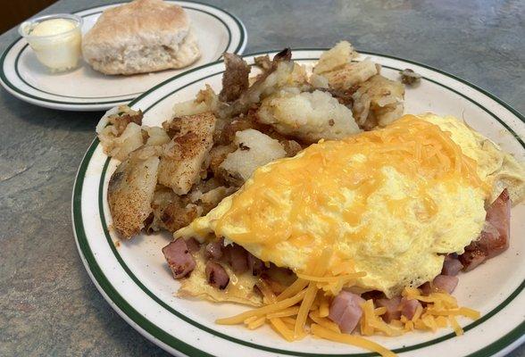 Senior Omelette Ham & Cheese w/Country Potatoes, Biscuit