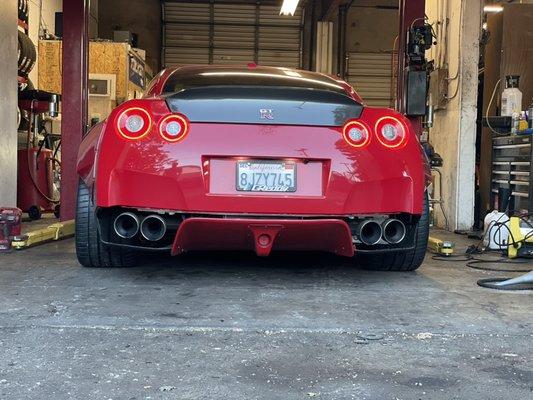 Dan's GTR is loving the new rubber. 345/30ZR20's in the rear! Michelin Pilot Sport 4S FTW.