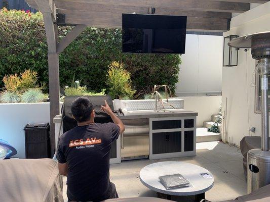 Outdoor space . Tv and Landscape audio .