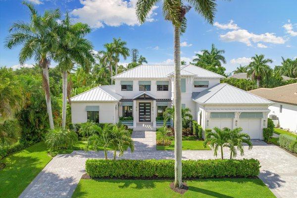 From resale to new construction, living on the Paradise Coast is unlike anywhere else.