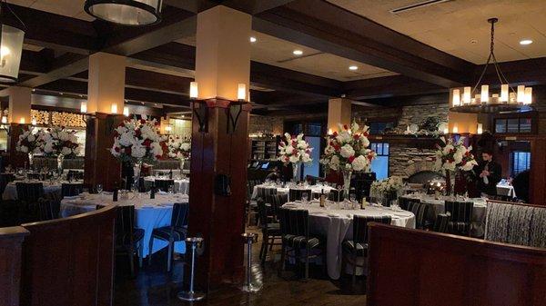 Queen Anne Flowers was honored to arrange flowers for the wedding of Lisa and Anthony Iacovone at Blackstone Steakhouse in Melville, NY.