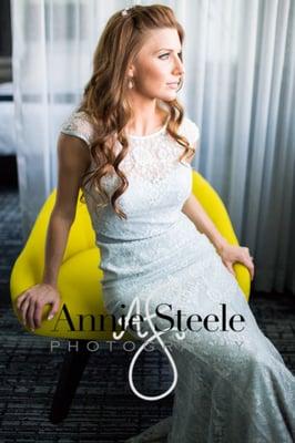 Annie Steele Photography is based in Chicago, IL, but will travel pretty much anywhere to tell a good love story.